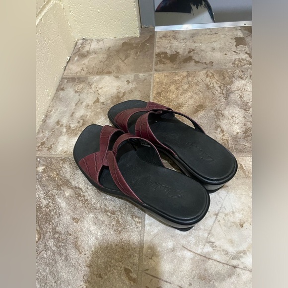 Womens Clark’s Red burgundy Leather slip on Sandals  size 7 in great condition - Picture 13 of 14